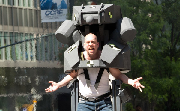 Paul Giamatti getting into the character of Rhino on the set of The Amazing Spider-Man 2