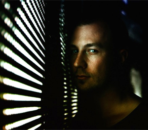 Kris Menace Announces New Single &#39;Electric Horizon&#39; Released April 16th 2012 - kris-menace-electric-horizon-april-2012