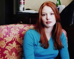 Actress Alicia Witt adds a musical angle to her hilarious breakup recovery role in 'Playing Mona Lisa'