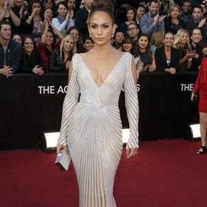 Jennifer Lopez About Suffers Oscars Apparel Malfunction