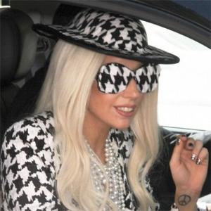 Lady Gaga Looking At Pennsylvania House » Celeb News