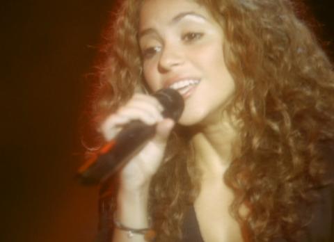 Shakira - Whenever, Wherever Video - Contactmusic.com
