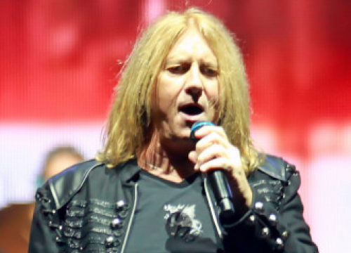 Def Leppard's Joe Elliott Laughs Off Claims They Use Backing Tracks At Gigs