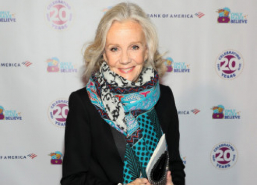 Hayley Mills Presented With Replacement Oscar Statuette After Original Was Stolen