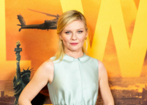 Kirsten Dunst And Daniel Bruhl Starring In The Entertainment System Is Down