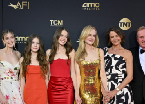 Nicole Kidman Has No Idea What Her Daughters Think Of Having Her As A Mom As She Accepts Huge Award