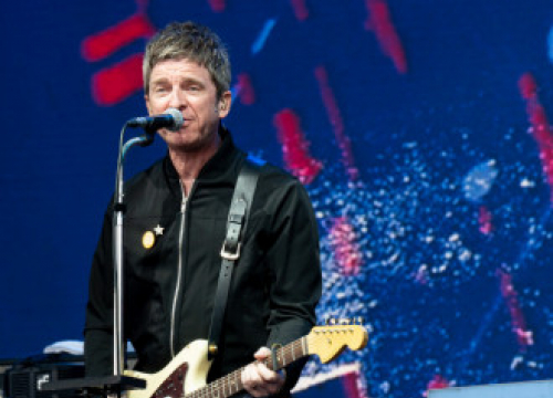 Noel Gallagher Makes Fans Wait For Oasis Songs At Glastonbury