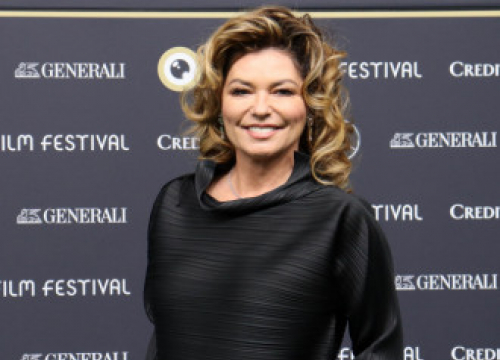 Shania Twain Flattened Breasts As Teen To Avoid Stepfather’s Sexual Abuse