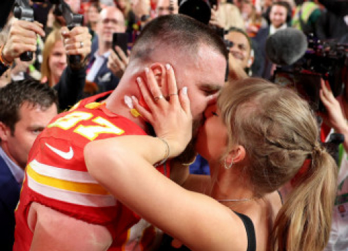 Taylor Swift ‘One Of The Family’ In Kansas City Chiefs