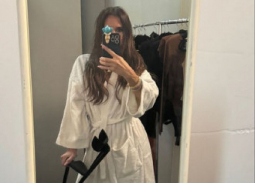 Victoria Beckham Is Still On Crutches As She Recovers From Gym Accident