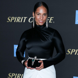 Alicia Keys takes steps to release own tea line