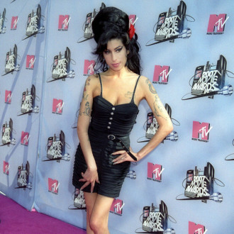 Amy Winehouse's dad sues over auction sales