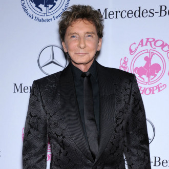 Barry Manilow barely eats and only has a meal when he starts 'trembling'
