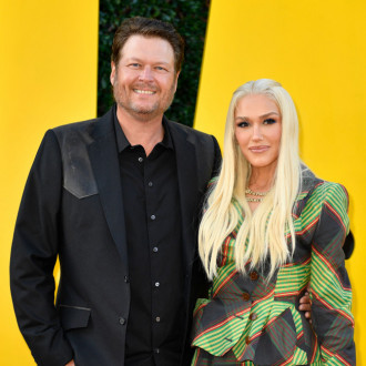 Blake Shelton compares Swift romance to him and Gwen