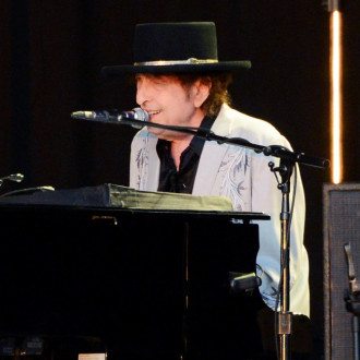 Bob Dylan's publisher offers refunds over book signature blunder