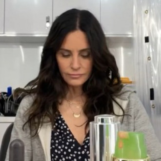 Courteney Cox's beauty blunder: Friends star puts hair root powder on face