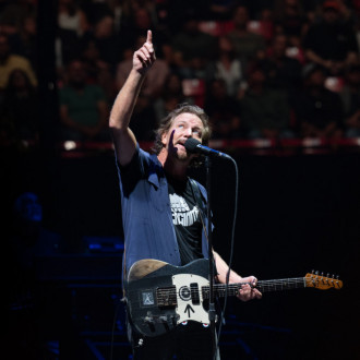 Pearl Jam frontman Eddie Vedder pays tribute to Taylor Hawkins during live show