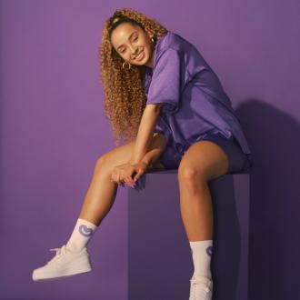 Ella Eyre: Women should explore themselves sexually