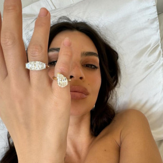 Emily Ratajkowski sports pair of huge ‘divorce rings’