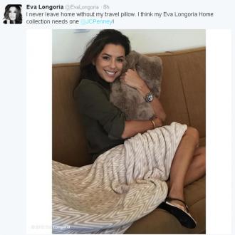 Eva Longoria has to have travel pillow