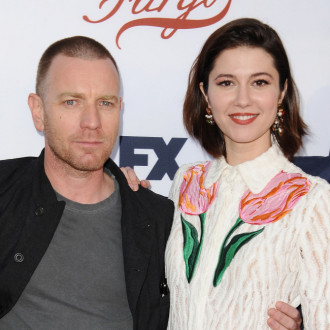 Ewan McGregor and Mary Elizabeth Winstead furnished house with Gentleman in Moscow props