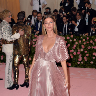 Gisele Bundchen signs deal with CAA Fashion