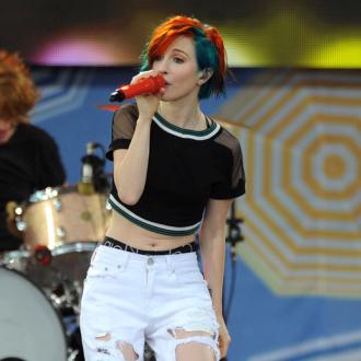 Paramore's Hayley Williams warms up neck before head banging