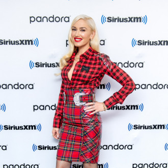 Gwen Stefani  doesn't 'overuse' setting powder in an attempt to avoid looking older