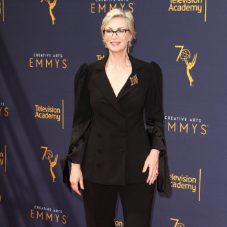 Jane Lynch channels Anne Robinson on The Weakest Link