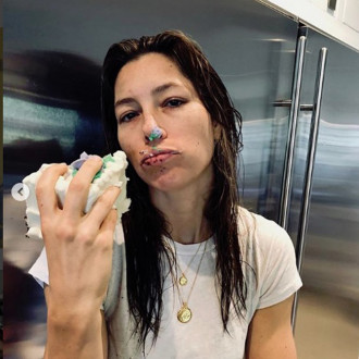 Jessica Biel finds shower eating 'deeply satisfying'