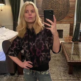 Jessica Simpson celebrates turning 40 by posing in old jeans