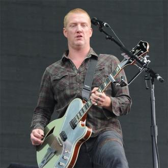 Queens of the Stone Age break up fight during show