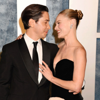 Justin Long pooped in bed next to Kate Bosworth