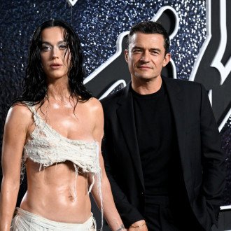 Katy Perry thanks partner Orlando Bloom for 'doing the dishes' as she wins 2 prizes at MTV VMAs