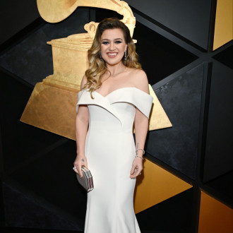 Kelly Clarkson 'feels like she dated Chappell Roan'