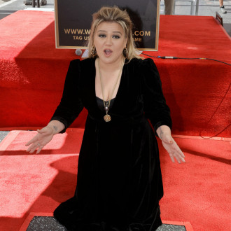 Kelly Clarkson ‘targeted by potential stalker’