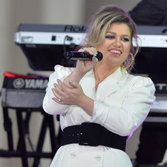Kelly Clarkson sues ex-husband in agent fees row