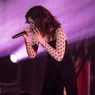 Lorde shines spotlight on economic difficulties of touring
