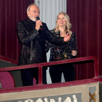 Neil Diamond gives rare performance of Sweet Caroline on Broadway