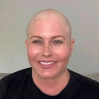 Cancer-stricken Baywatch star Nicole Eggert shaves head