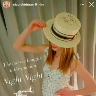Nicole Kidman bids $10,000 for Hugh Jackman's hat