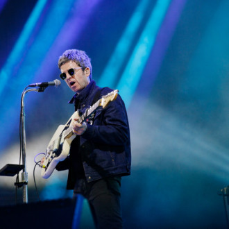 Wonderstraw: Noel Gallagher sings into straws to warm up his voice