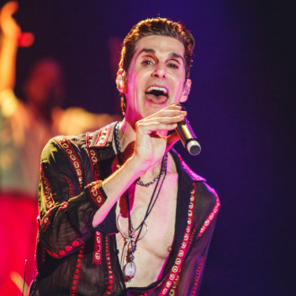 Perry Farrell's wife defends star after Dave Navarro attack