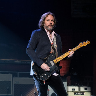 Black Crowes' Rich Robinson Shoves Invader Off Stage With His Guitar