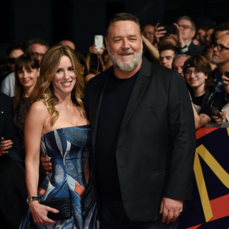 Russell Crowe is not married  to Britney Theriot