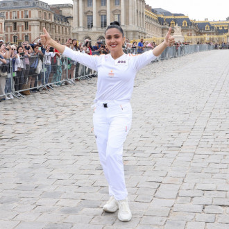 Salma Hayek proud to carry Olympic torch