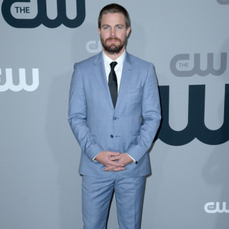 Stephen Amell again clarifies strike comments after taking to the picket line